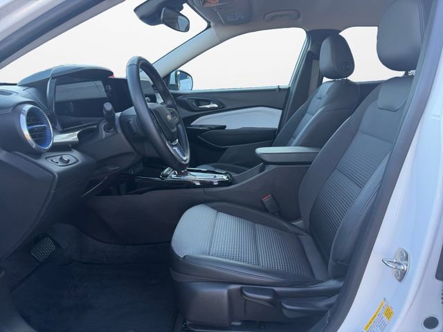 Used 2024 Chevrolet Trax LT w/ Driver Confidence Package image 9