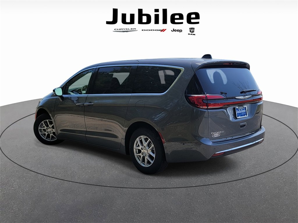 New 2025 Chrysler Pacifica Select image 4