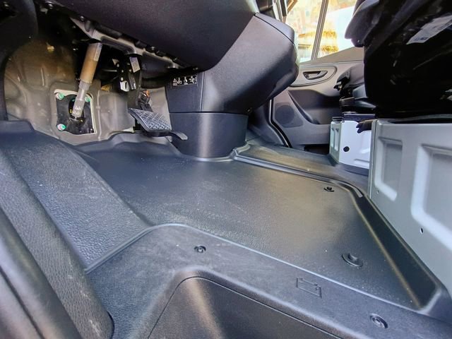 Used 2025 Mercedes-Benz Sprinter 2500 image 30