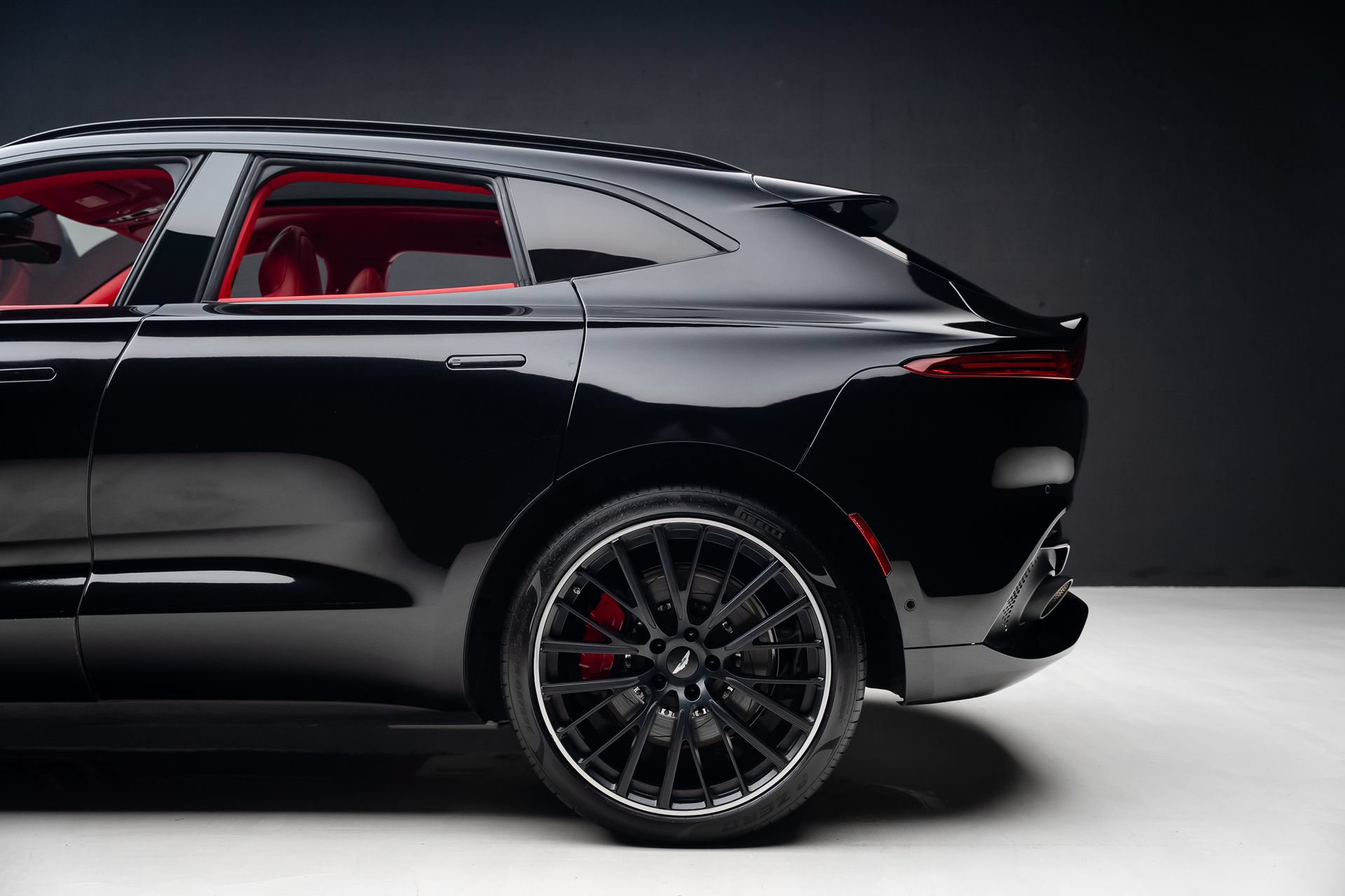 Used 2022 Aston Martin DBX AWD/4WD image 21