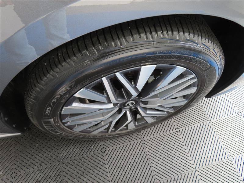 Used 2024 Nissan Altima 2.5 SV FWD image 8