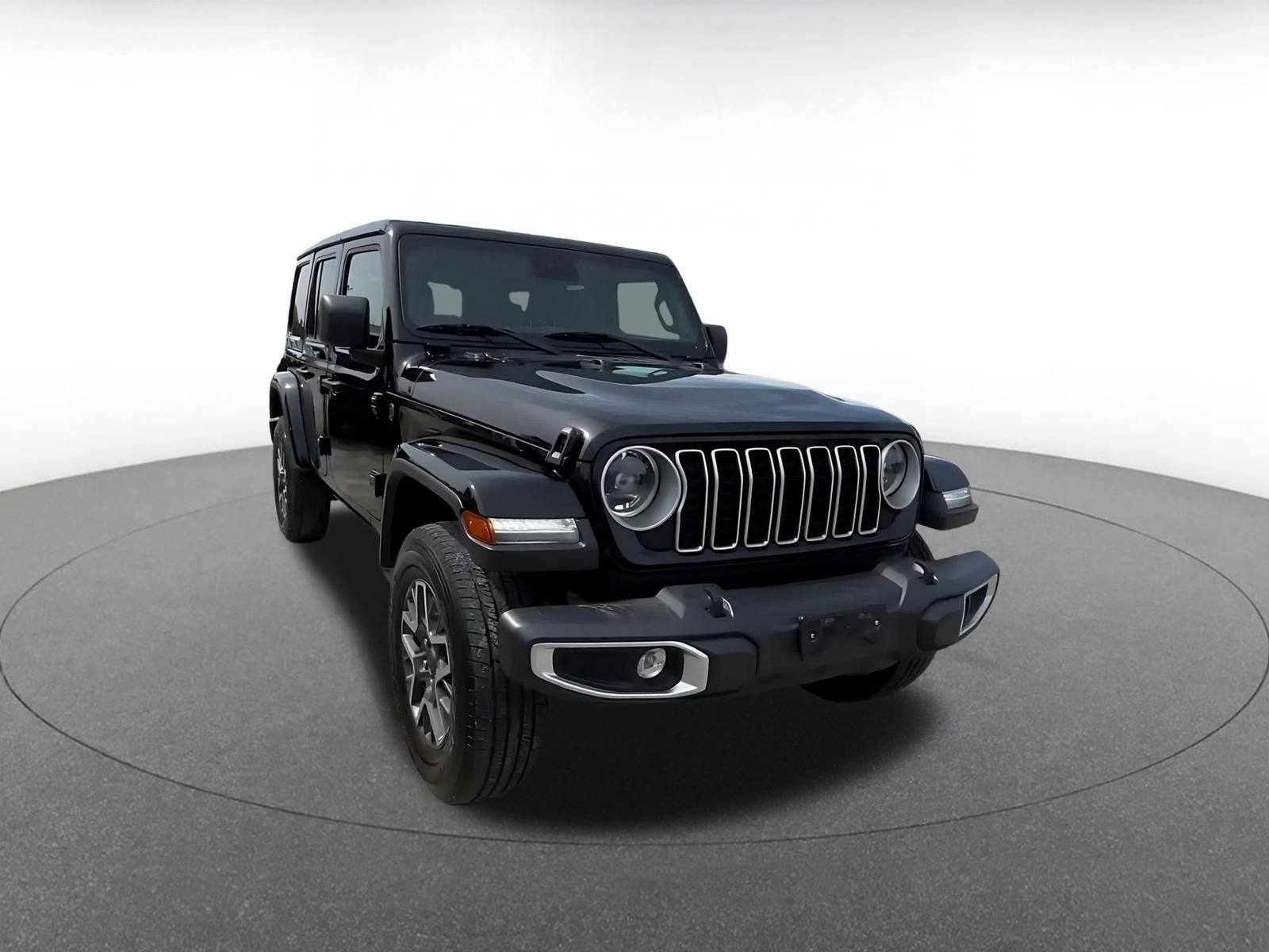 Used 2025 Jeep Wrangler Unlimited Sahara AWD/4WD image 3