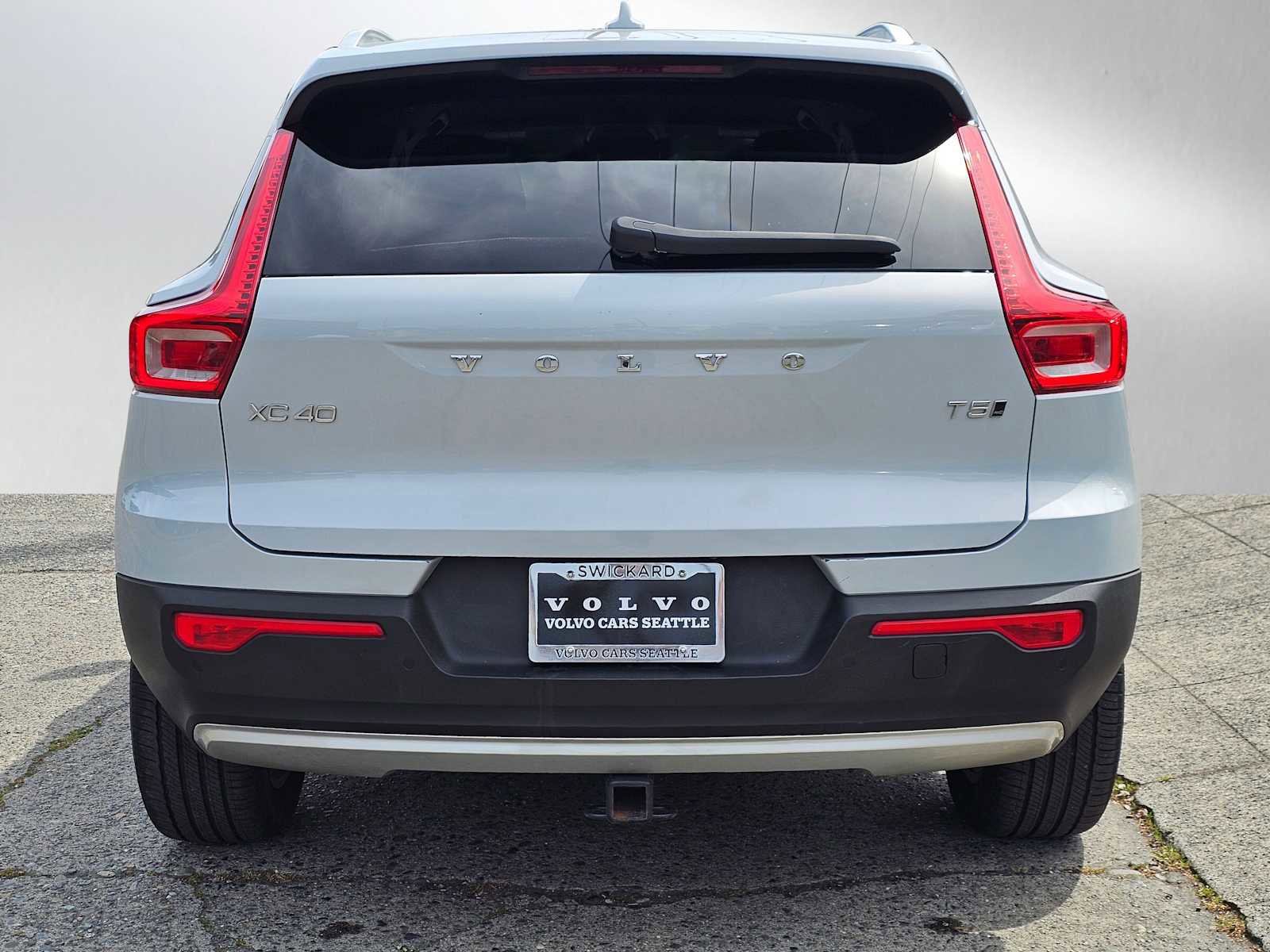 Used 2021 Volvo XC40 T5 Momentum w/ Protection Package Premier AWD/4WD image 4