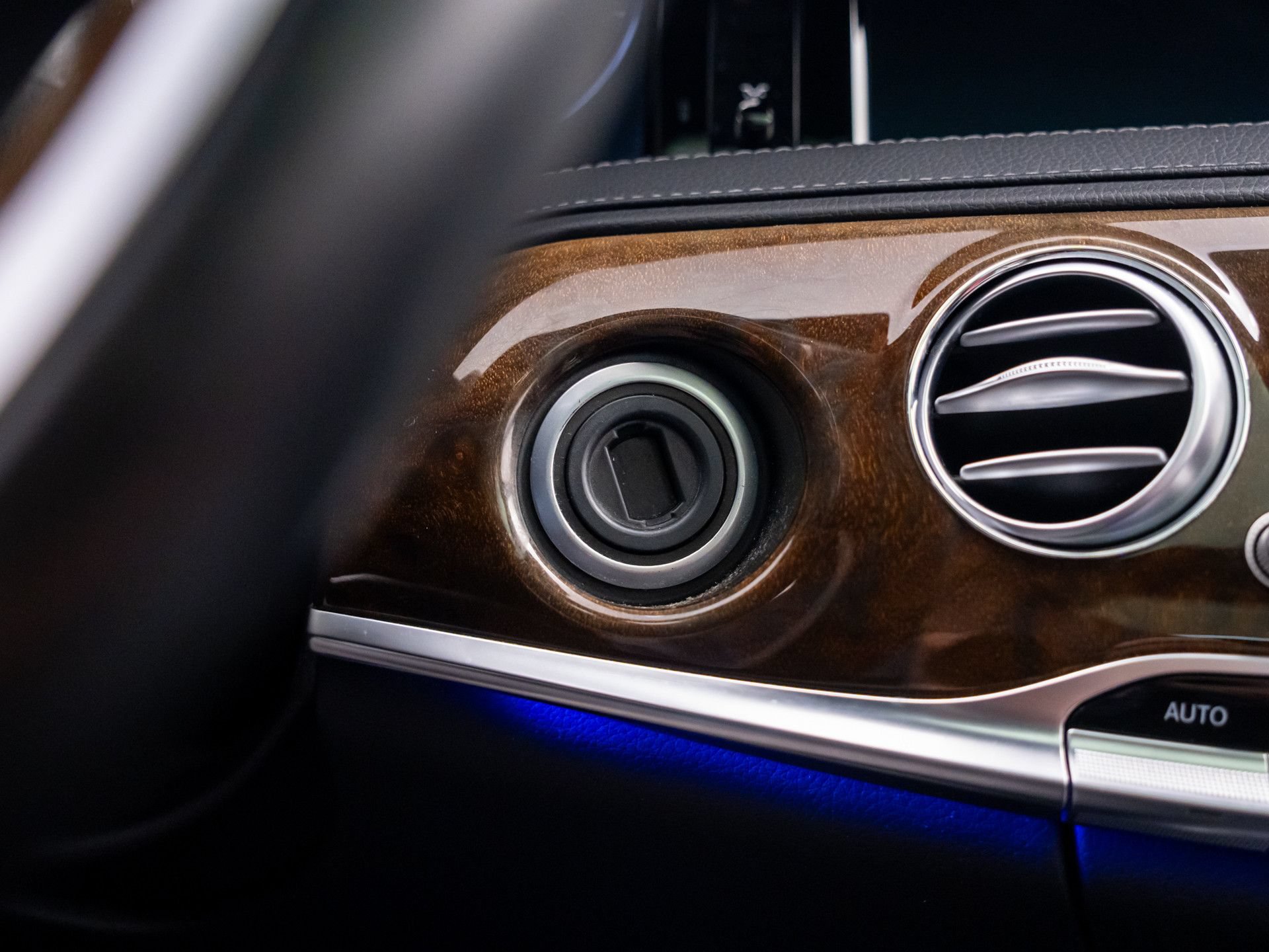 Used 2016 Mercedes-Benz S 550 4MATIC Sedan image 21