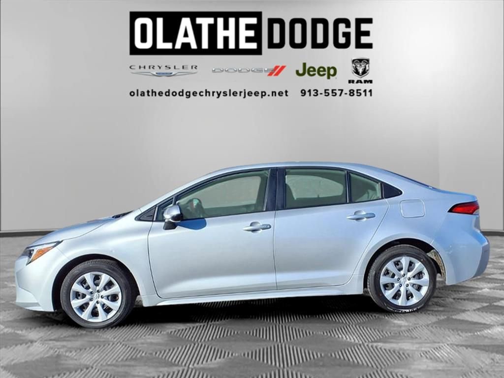 Used 2025 Toyota Corolla XLE image 19