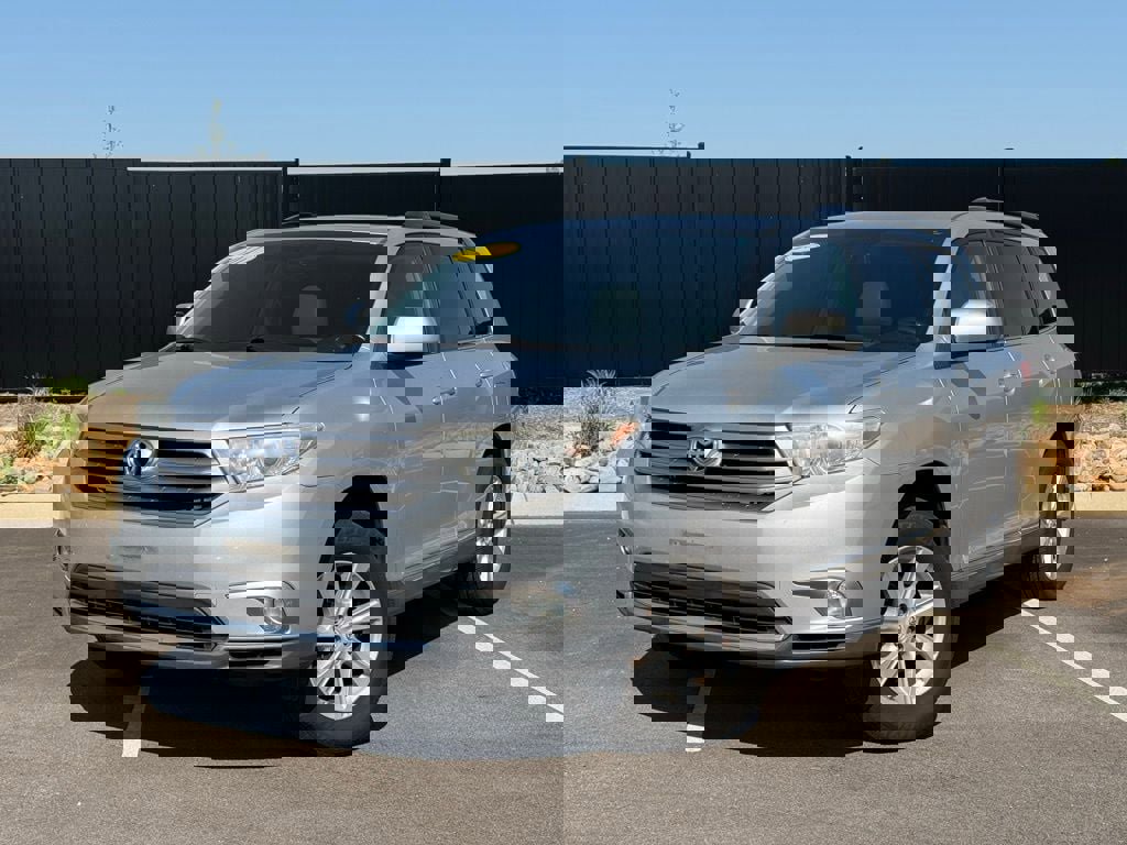 Used 2011 Toyota Highlander SE w/ Tow Pkg image 1