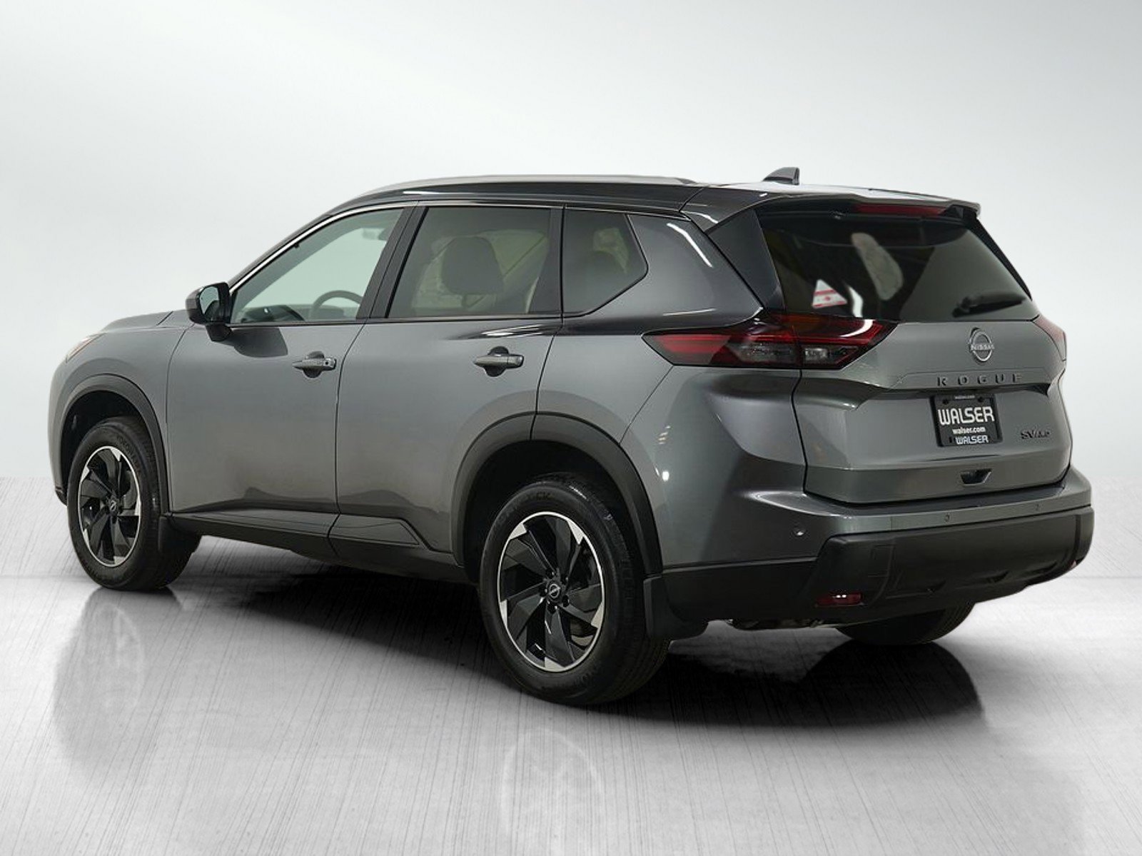 Used 2024 Nissan Rogue SV w/ SV Premium Package image 3