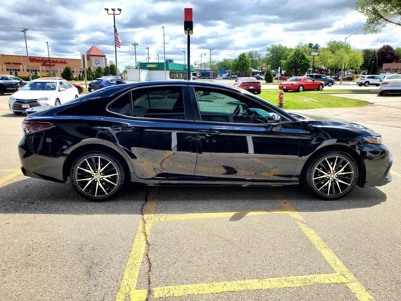 Used 2024 Toyota Camry SE FWD image 4