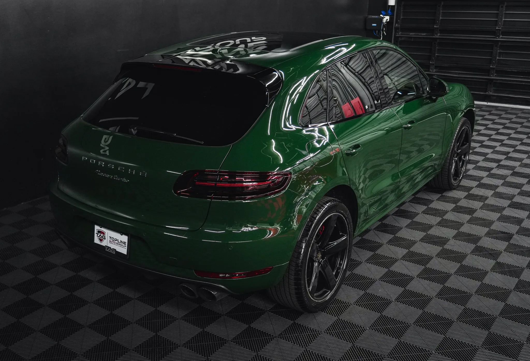 Used 2018 Porsche Macan Turbo AWD/4WD image 20