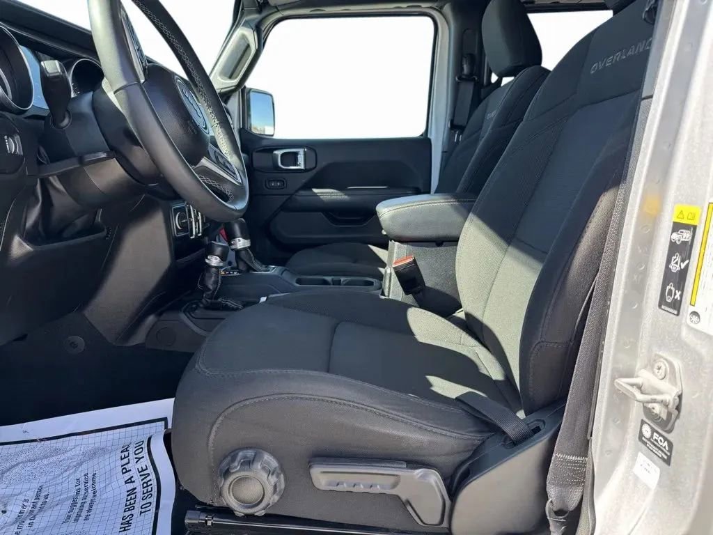 Used 2023 Jeep Gladiator Overland image 9