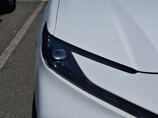 Used 2025 Toyota Camry SE FWD image 5