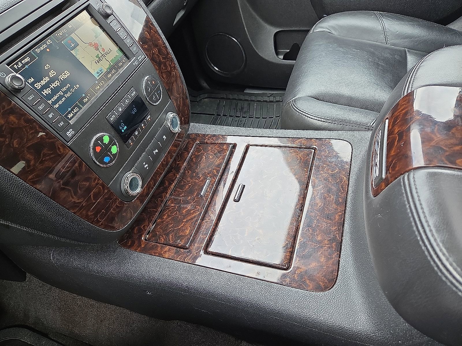 Used 2010 GMC Yukon Denali AWD/4WD image 25