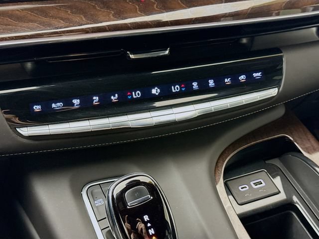 Used 2022 Cadillac Escalade Premium Luxury Platinum AWD/4WD image 17