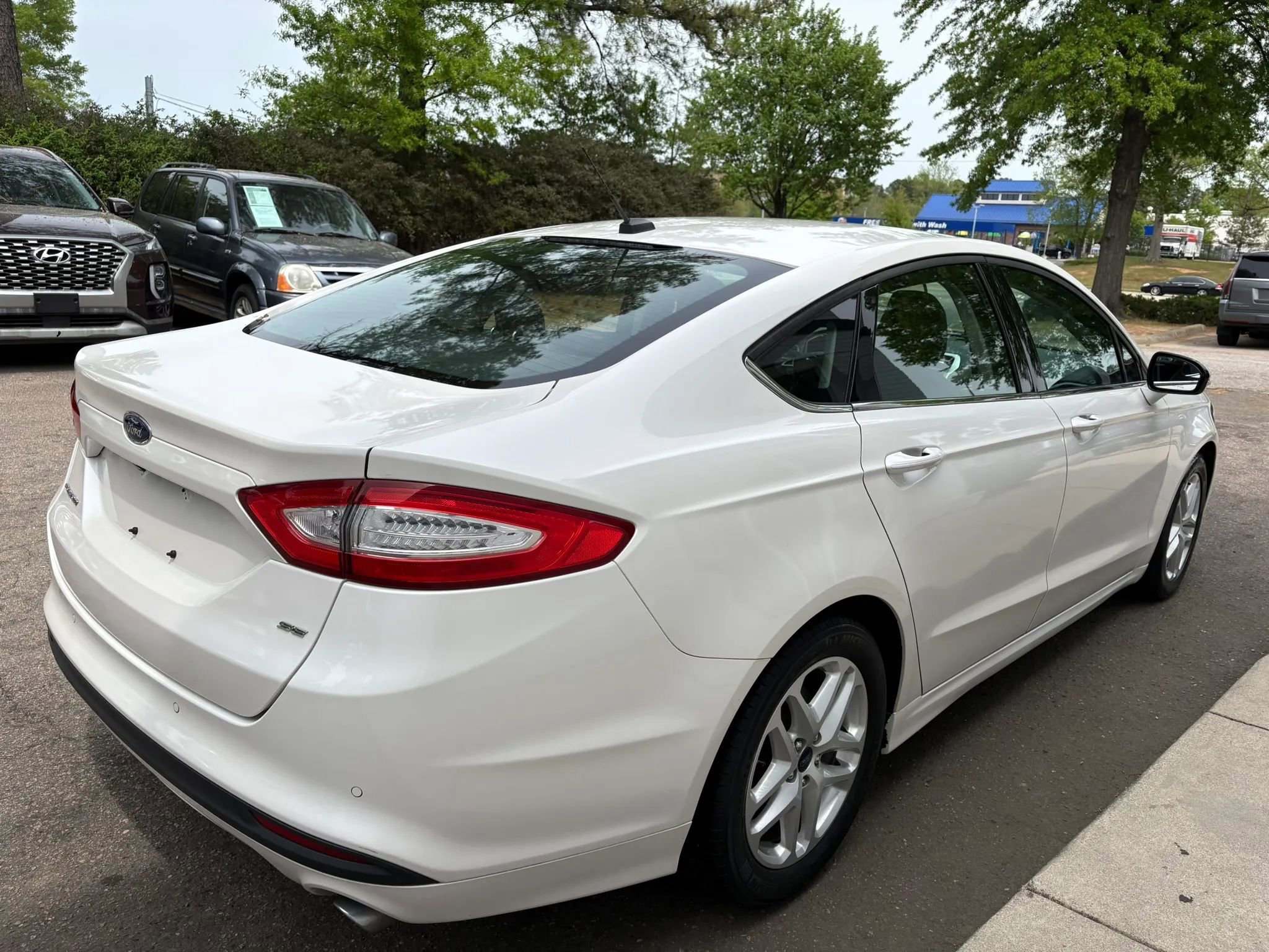 Used 2016 Ford Fusion SE image 5