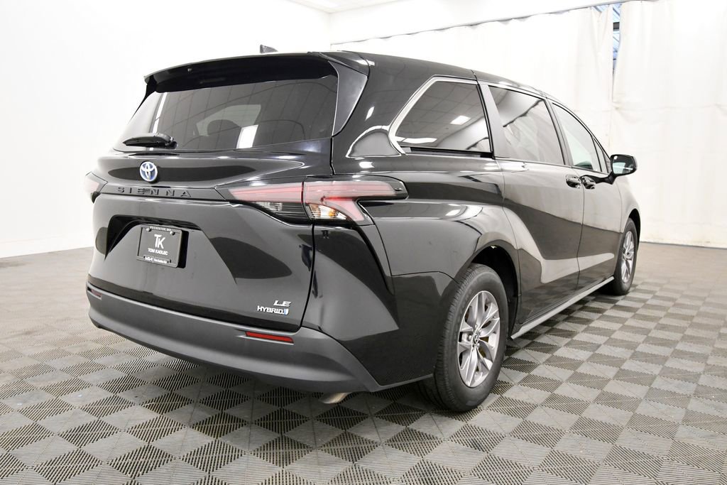Used 2024 Toyota Sienna LE FWD image 8