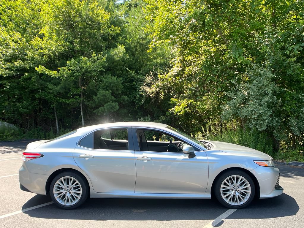 Used 2018 Toyota Camry XLE FWD image 32