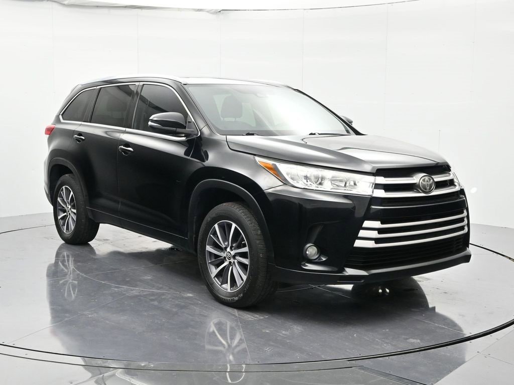 Used 2017 Toyota Highlander image 3