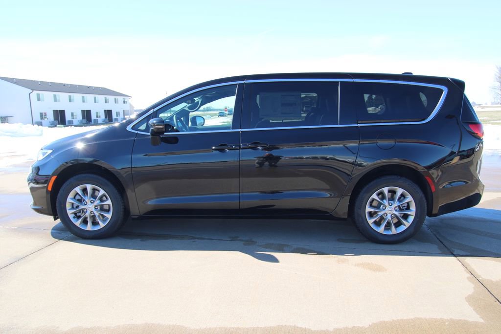 New 2026 Chrysler Pacifica Limited image 17