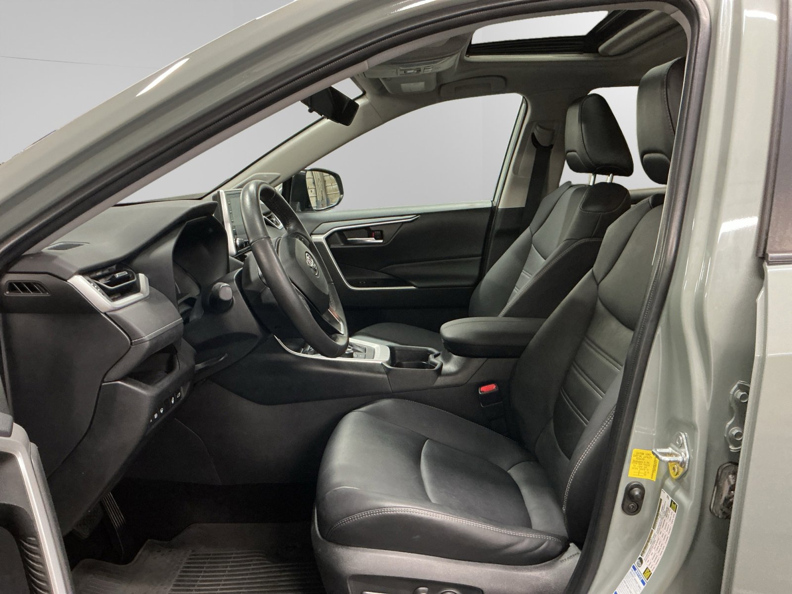 Certified 2021 Toyota RAV4 XLE Premium image 9