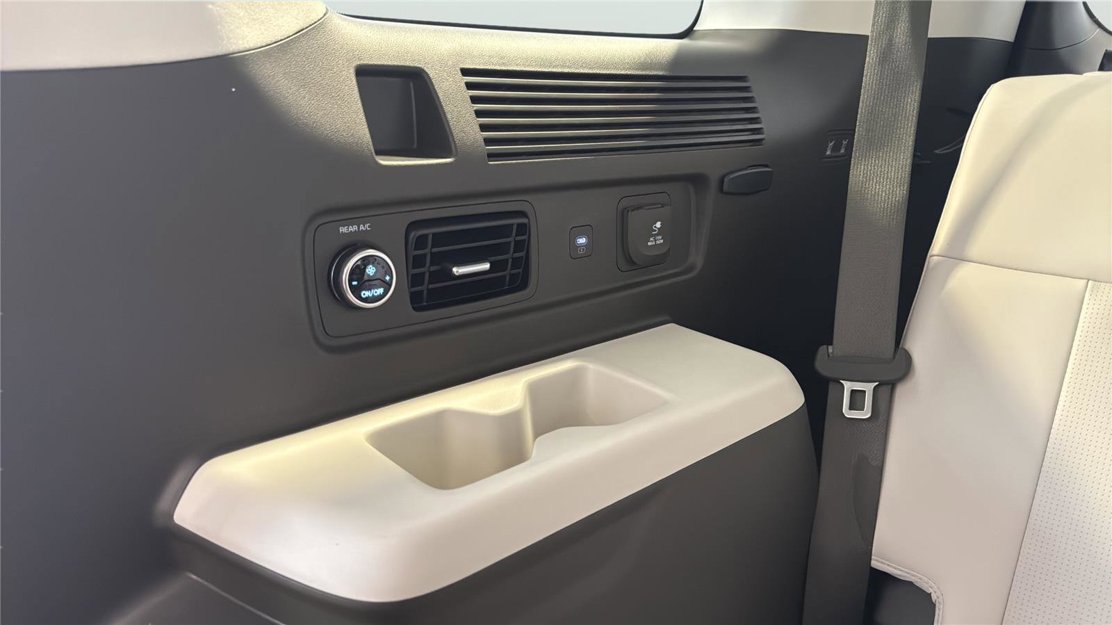 Used 2025 Hyundai Santa Fe Calligraphy AWD/4WD image 23