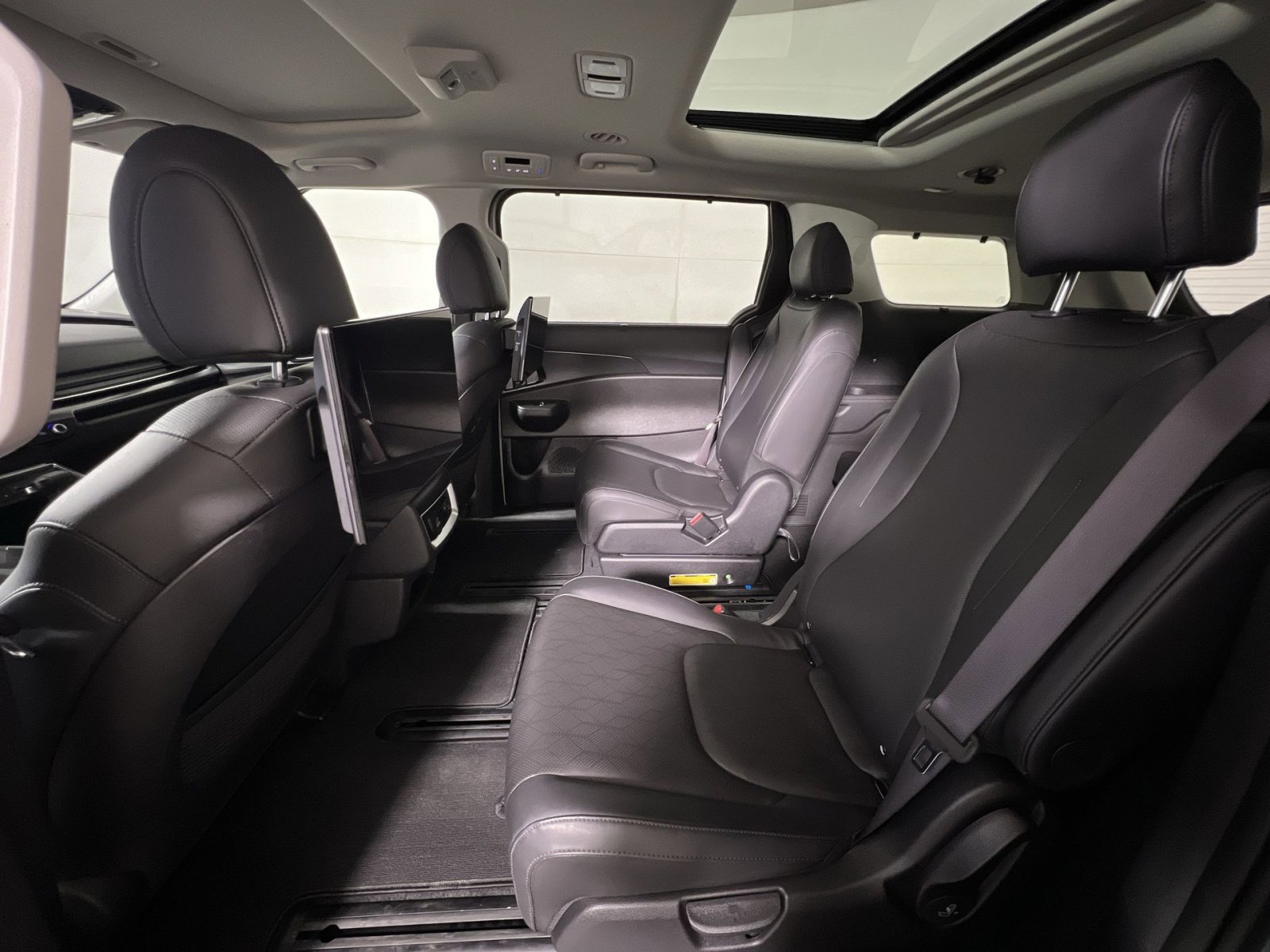 Used 2025 Kia Carnival SX FWD image 22