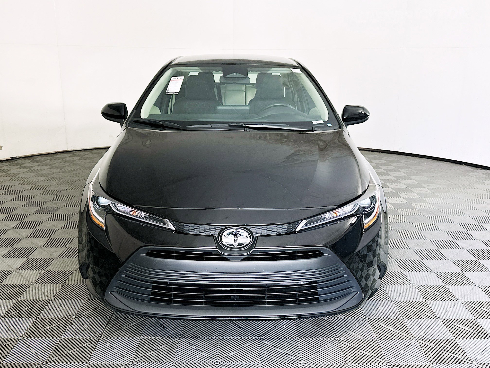 Used 2025 Toyota Corolla LE FWD image 8