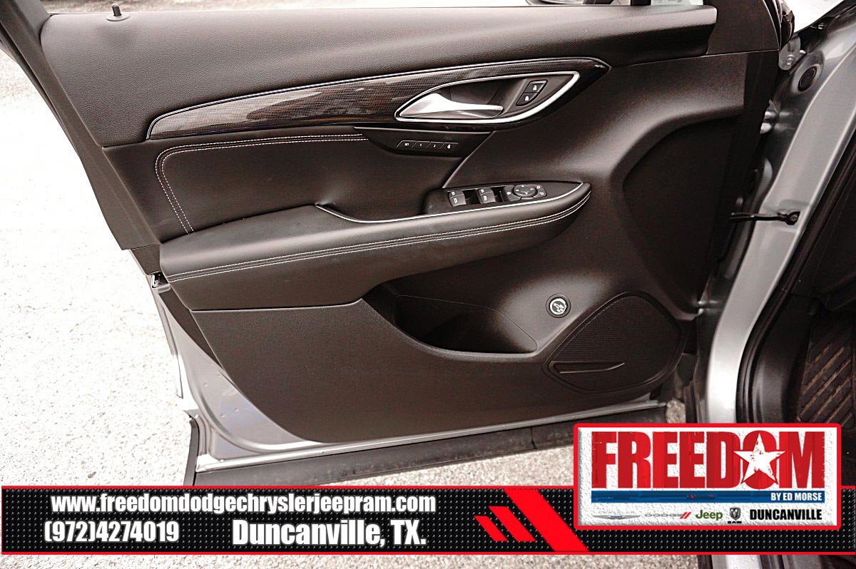 Used 2023 Buick Envision Essence AWD/4WD image 38