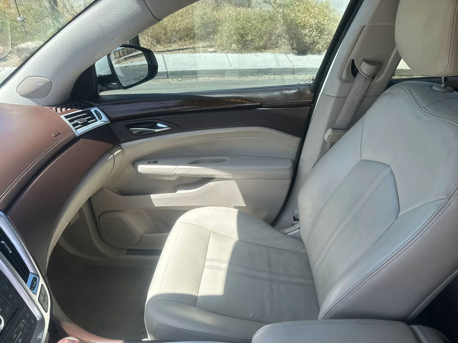 Used 2011 Cadillac SRX Luxury FWD image 10