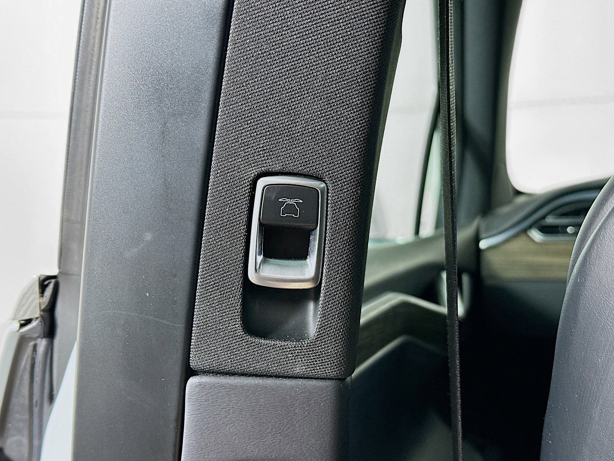 Used 2016 Tesla Model X 90D image 35