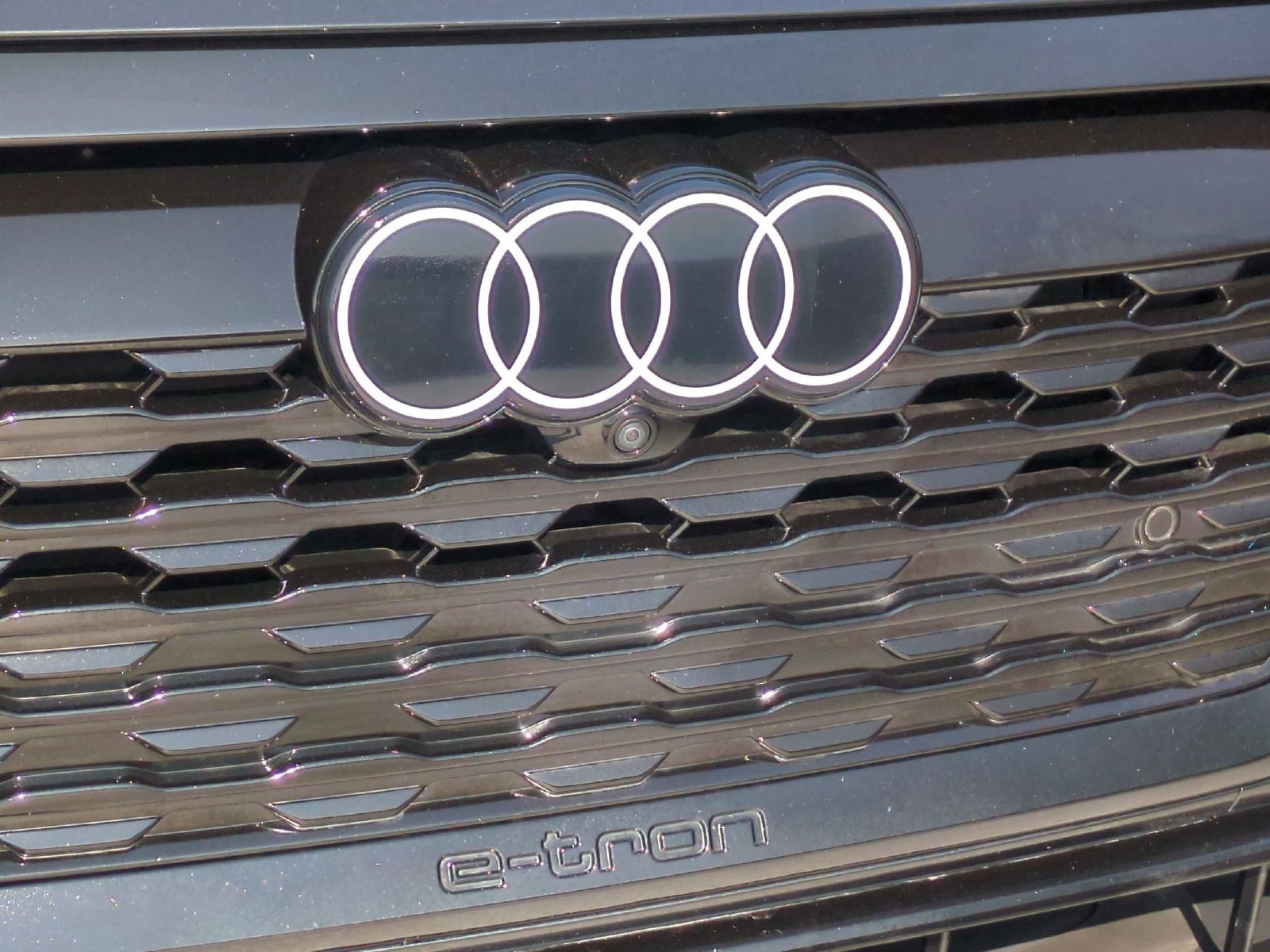 Used 2024 Audi Q8 e-tron Premium Plus w/ Premium Plus Package AWD/4WD image 25