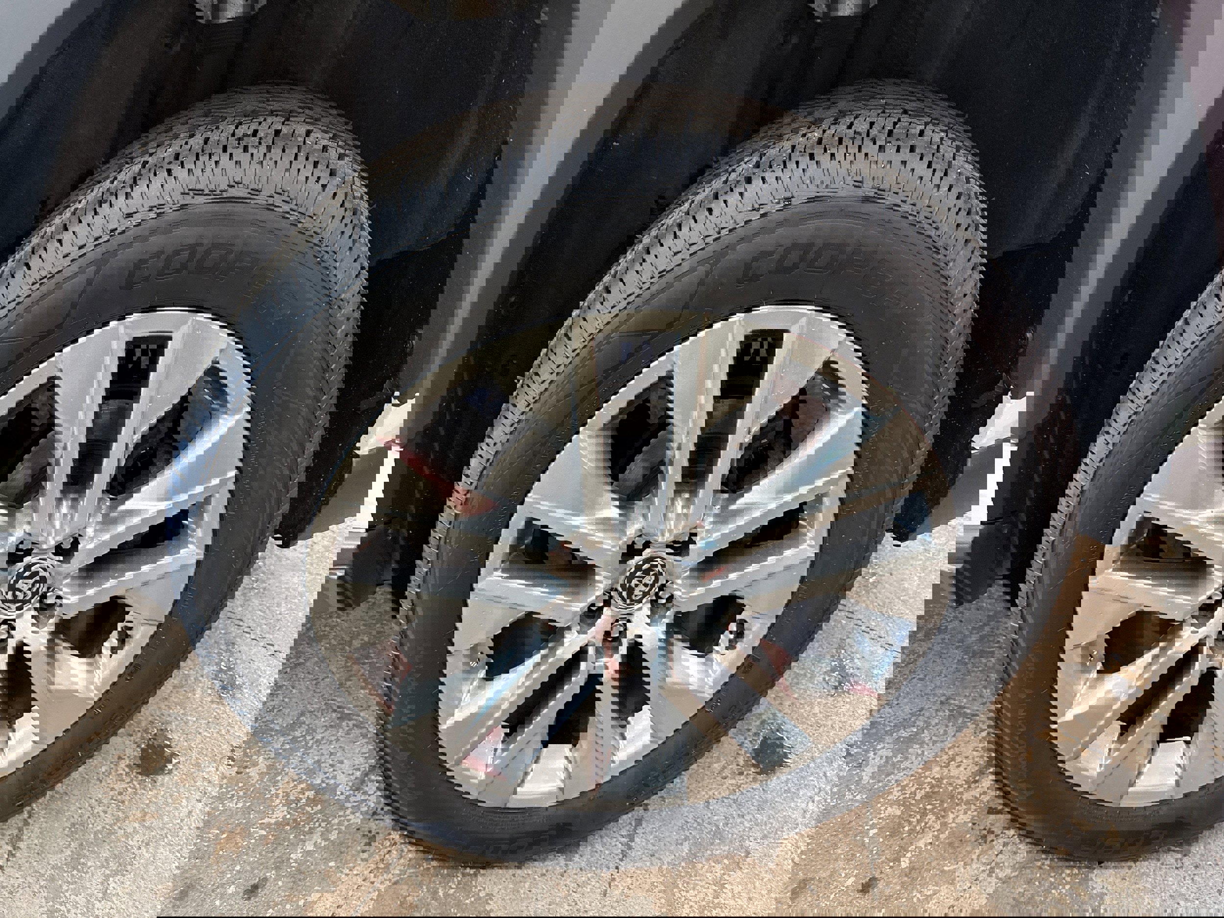 Used 2021 Toyota RAV4 XLE Premium image 9