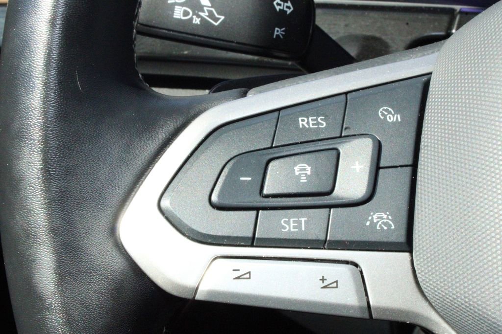 Used 2025 Volkswagen Atlas SE AWD/4WD image 28