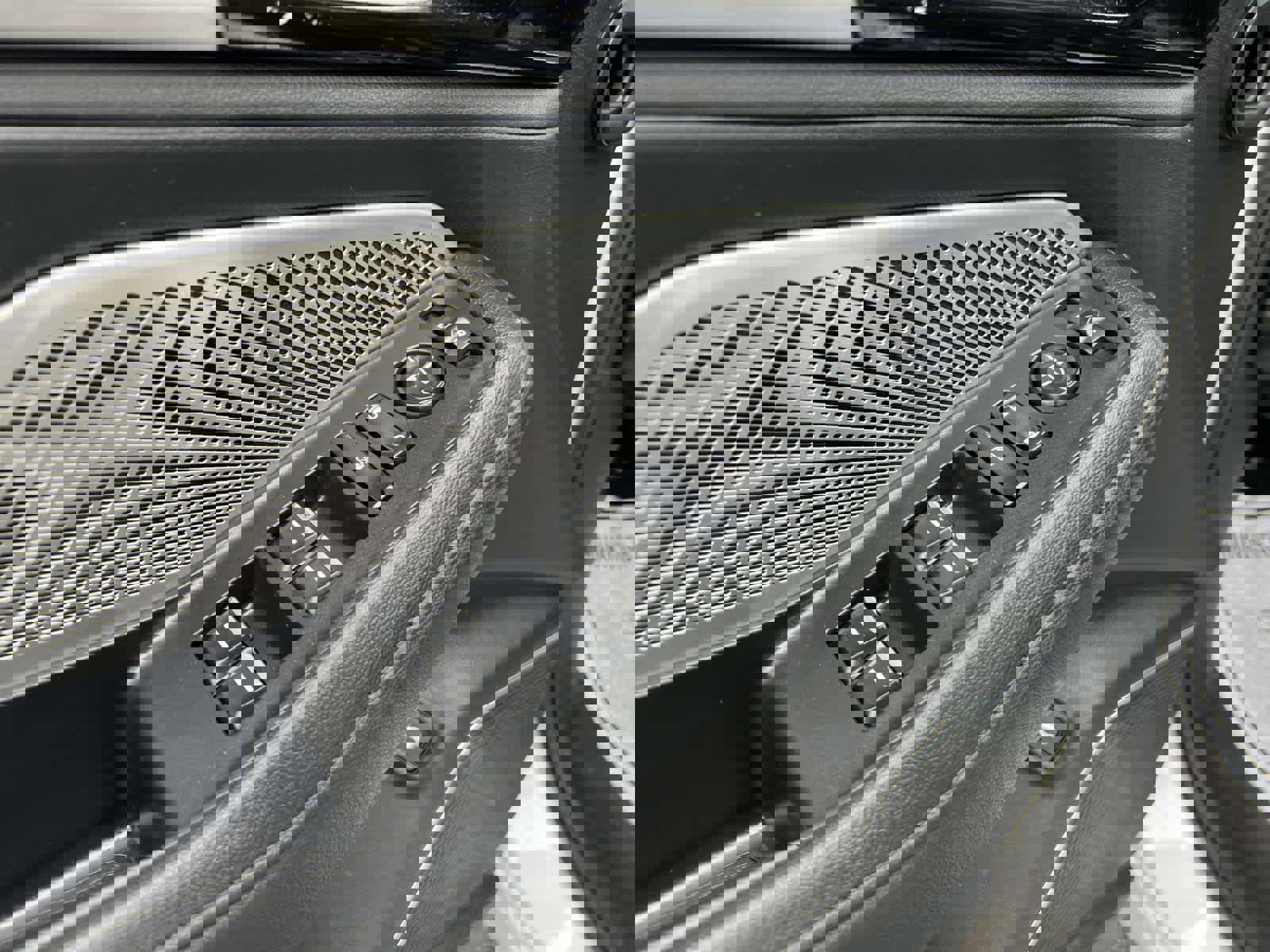 Used 2023 Acura MDX SH-AWD image 17