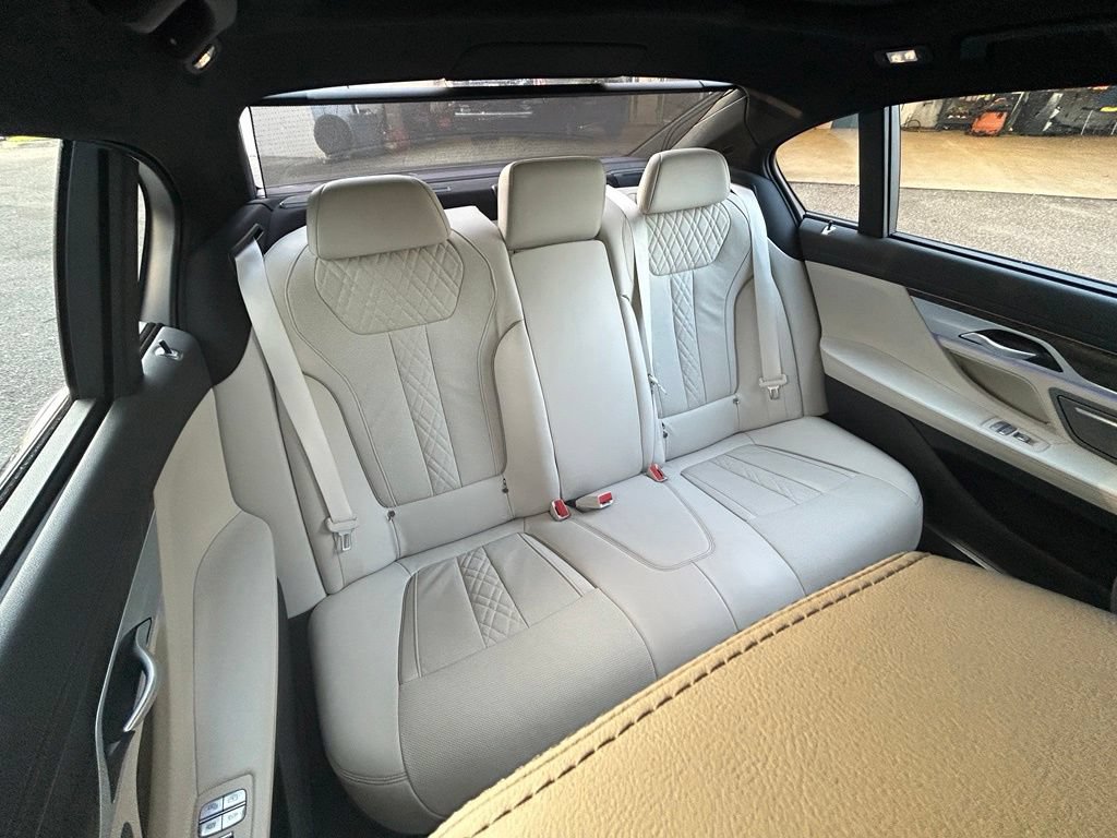 Used 2022 BMW 740i w/ M Sport Package RWD image 30