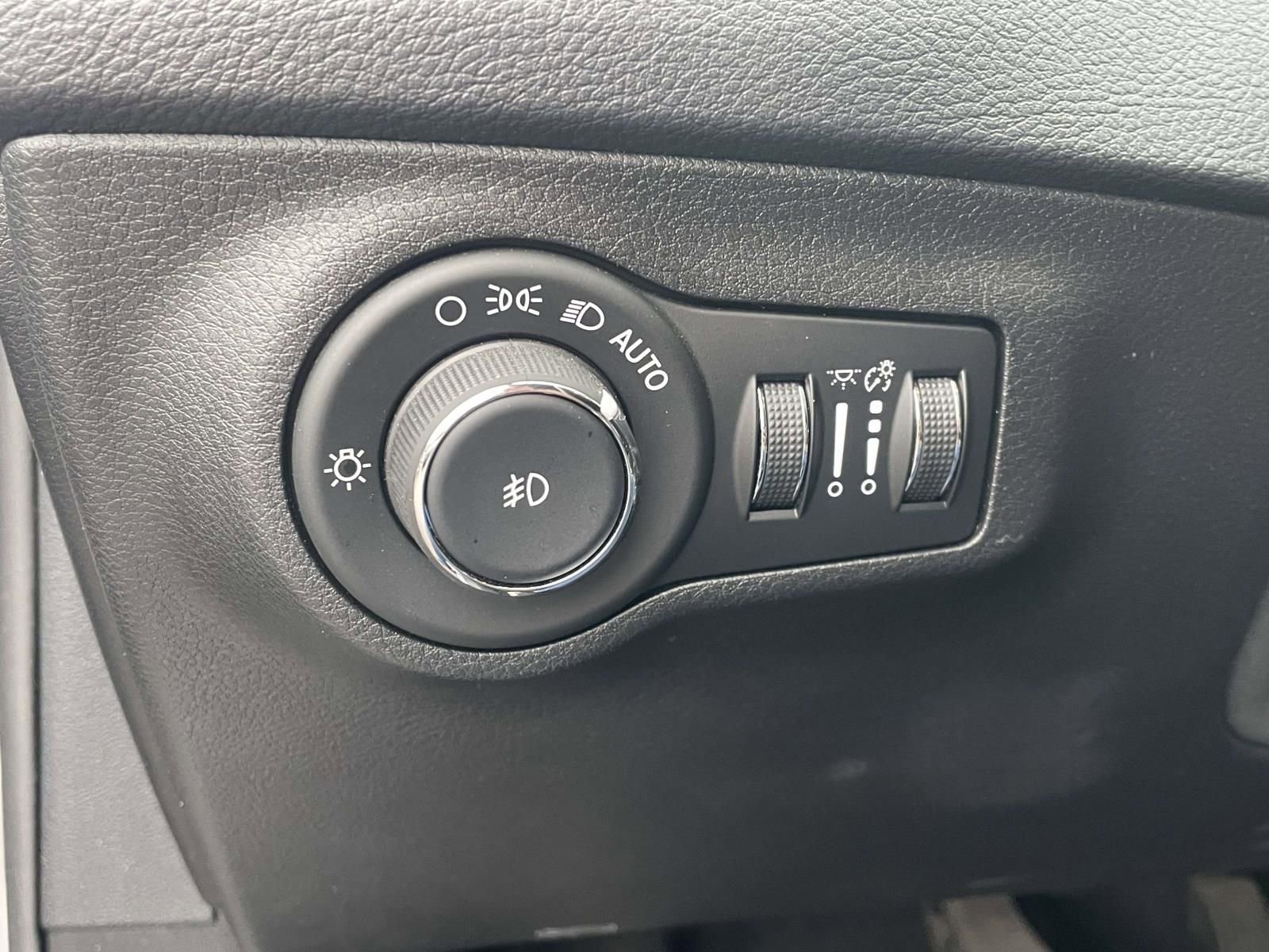 Used 2017 Jeep Compass Latitude w/ Popular Equipment Group AWD/4WD image 26