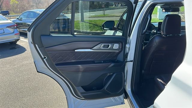 Used 2025 Ford Explorer Platinum w/ LUX Leather Package image 21