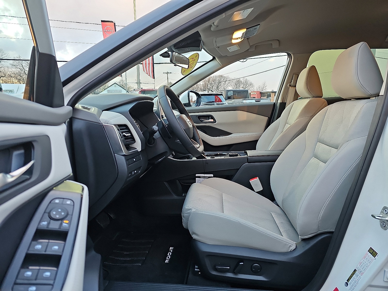 Certified 2025 Nissan Rogue SV image 14