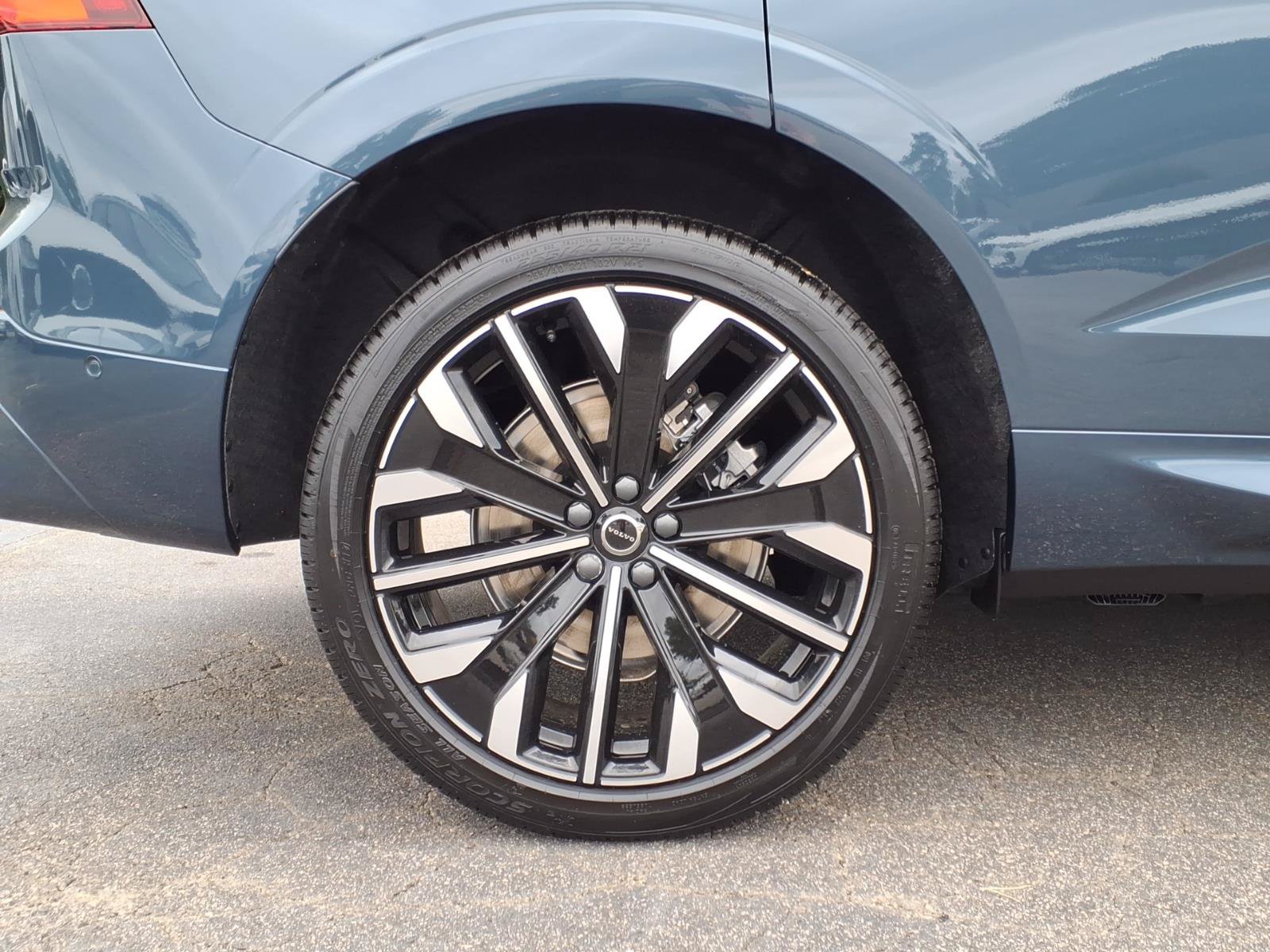 New 2026 Volvo XC60 T8 Ultra w/ Protection Package Premier AWD/4WD image 3