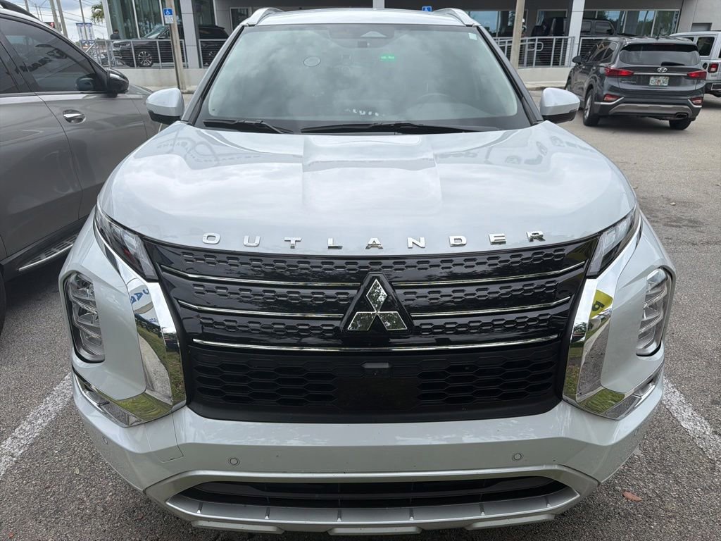 Used 2024 Mitsubishi Outlander SEL FWD image 3