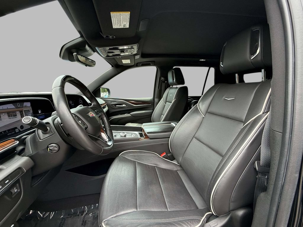 Used 2022 Cadillac Escalade Premium Luxury AWD/4WD image 2