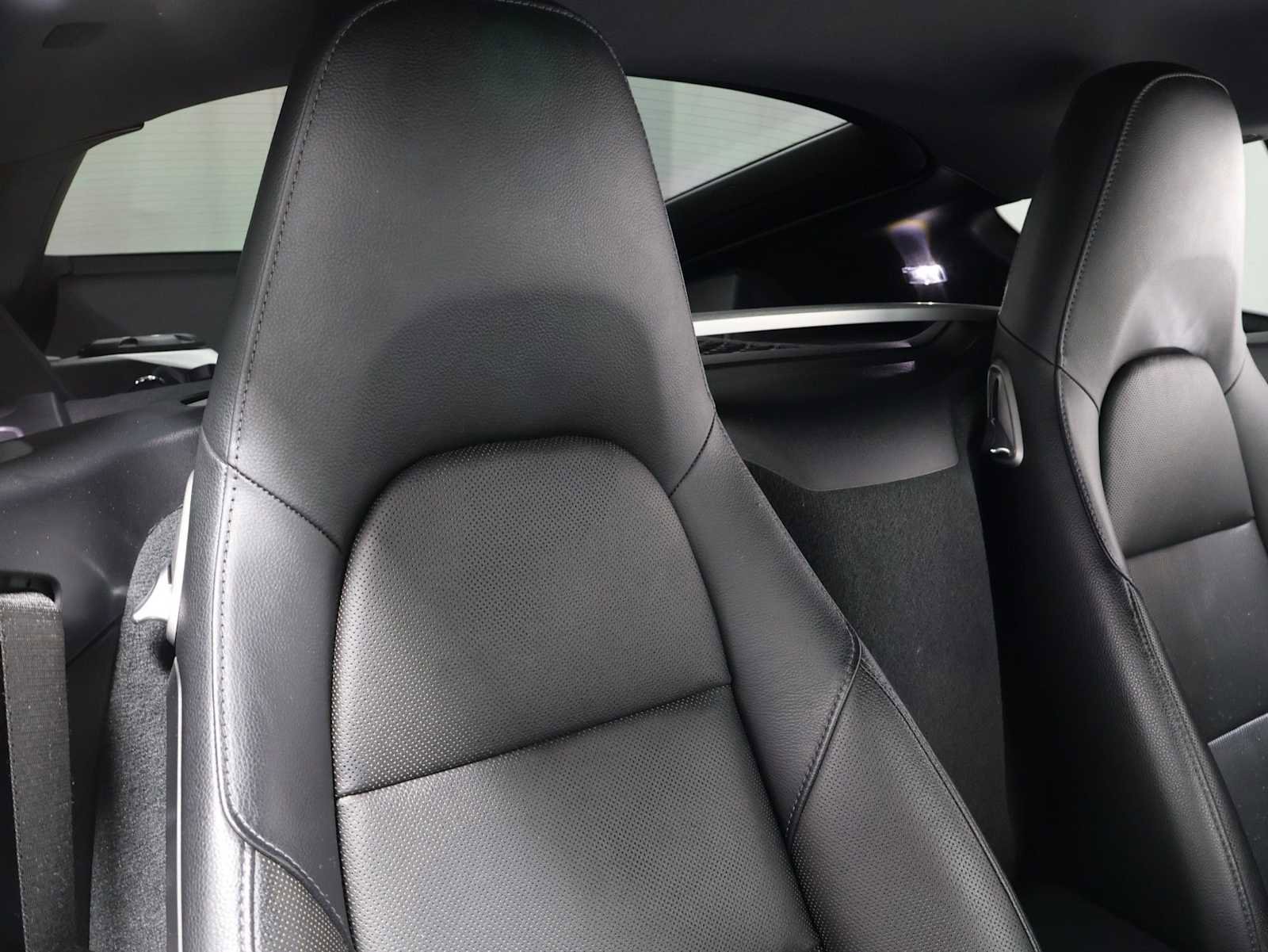 Used 2018 Porsche 718 Cayman RWD image 21