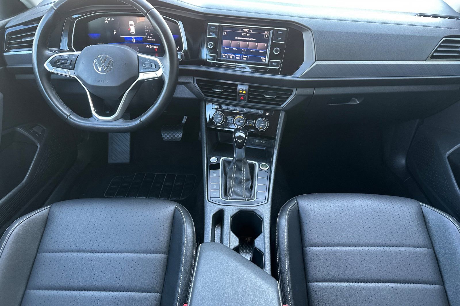 Used 2024 Volkswagen Jetta SE image 13