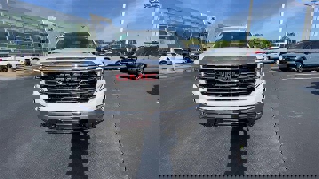 Used 2024 GMC Sierra 1500 SLT image 3