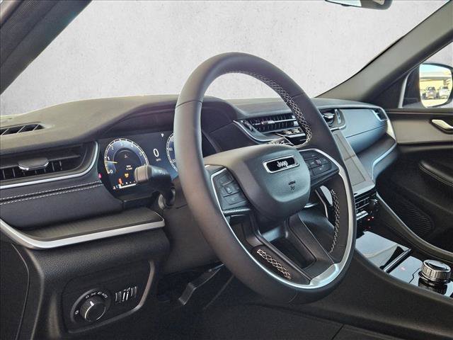 New 2025 Jeep Grand Cherokee Altitude w/ MOPAR Finishing Package AWD/4WD image 3