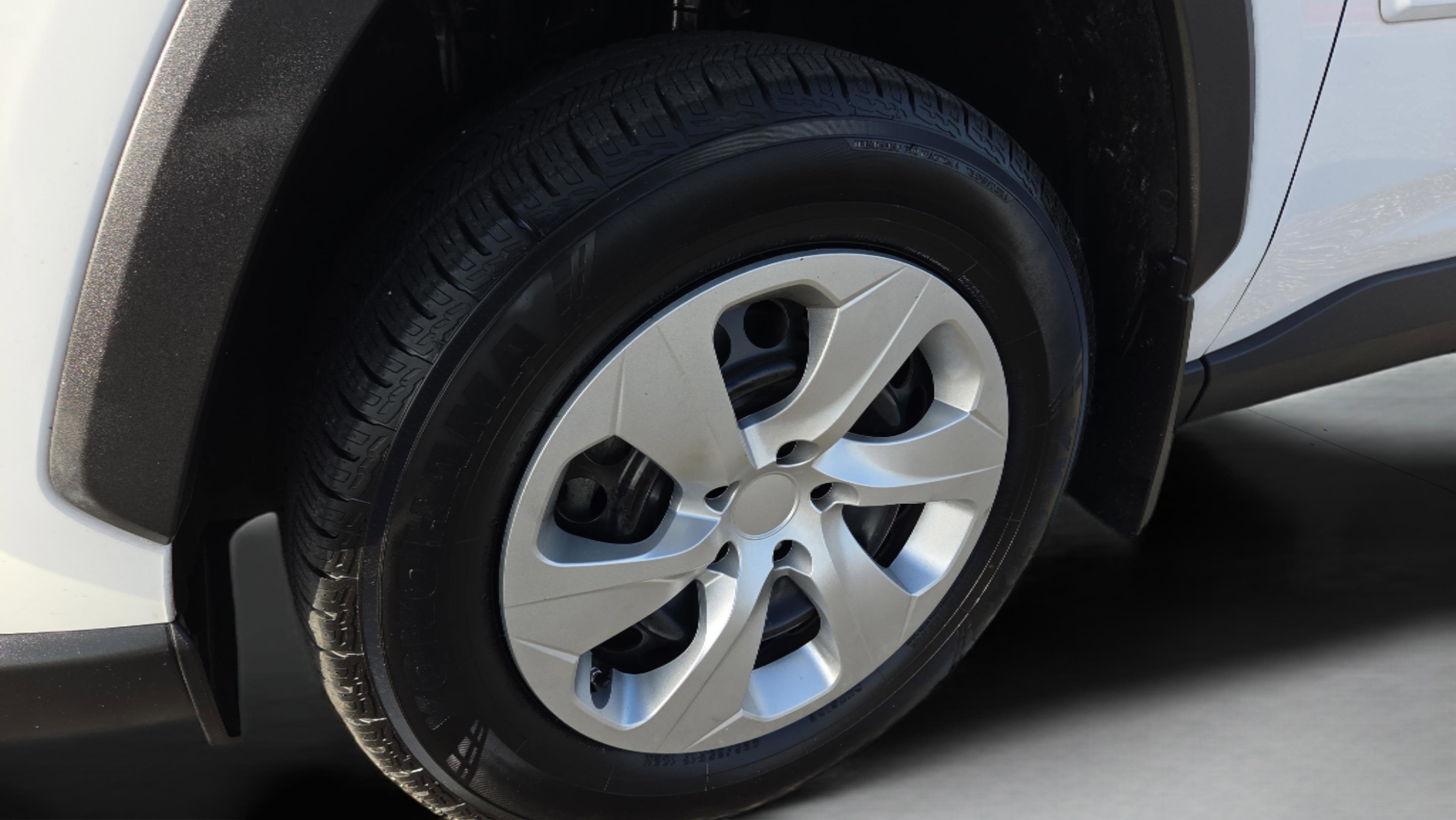 Used 2020 Toyota RAV4 LE image 10