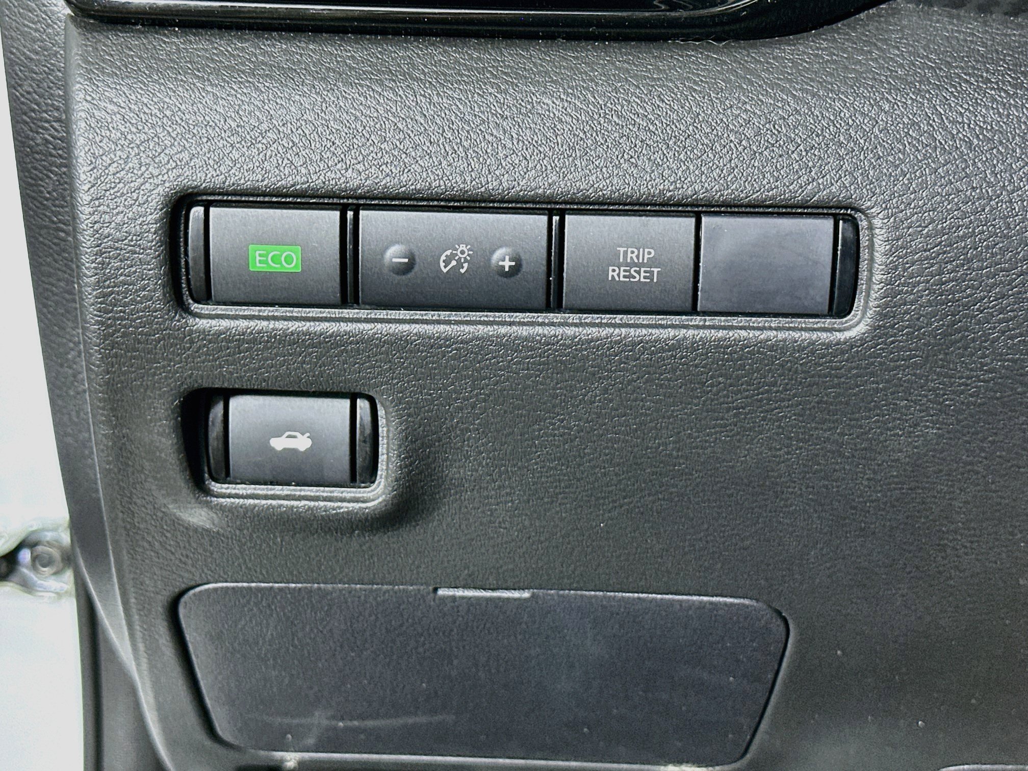 Used 2025 Nissan Sentra SV FWD image 16