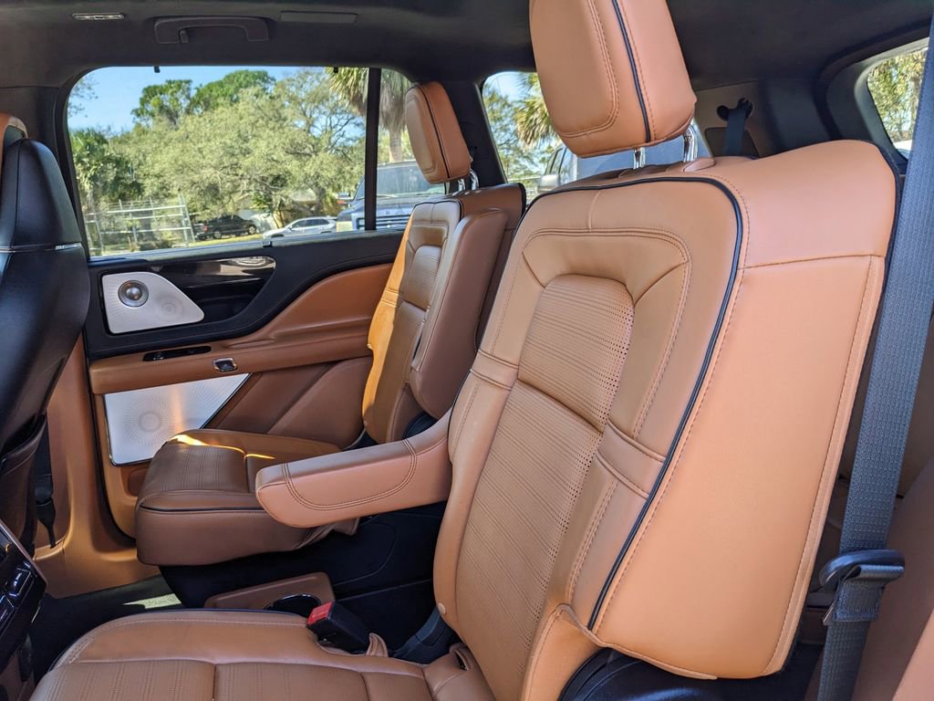 Used 2025 Lincoln Aviator Black Label AWD/4WD image 22