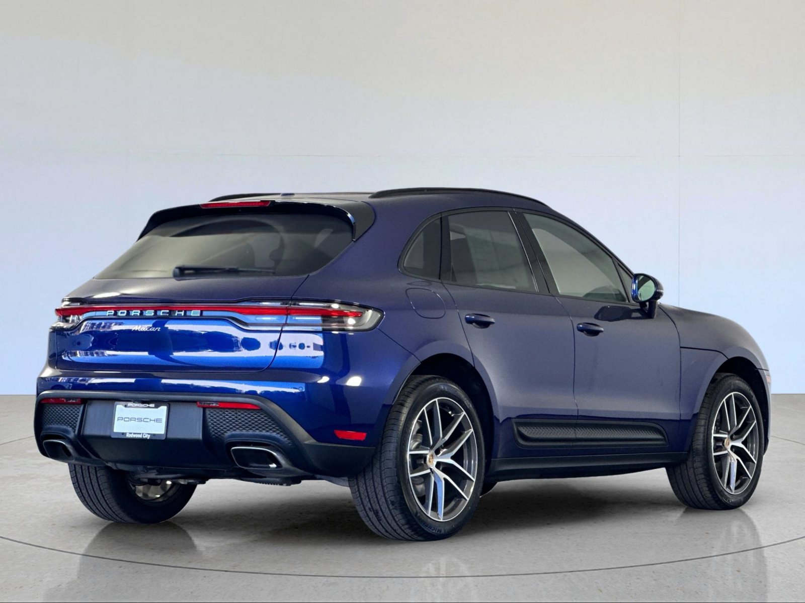 Certified 2026 Porsche Macan AWD/4WD image 8