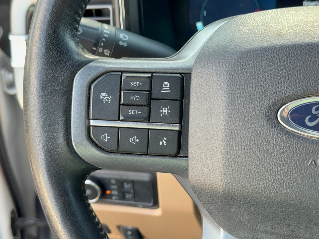 Used 2024 Ford F350 Lariat w/ Lariat Ultimate Package AWD/4WD image 18