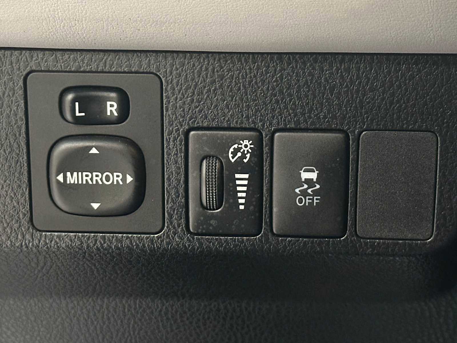 Used 2014 Toyota RAV4 XLE image 17